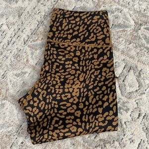 Tan + lines workout pants